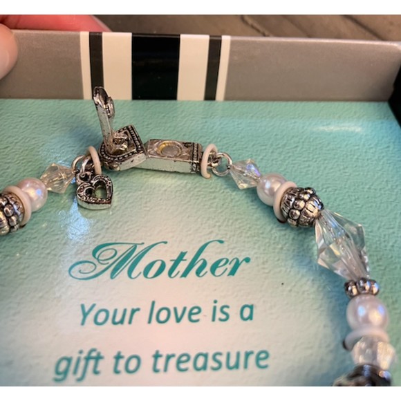 Mother Heart Pearl and Beads Reversible Heart -Clasp Bracelet - Picture 5 of 6